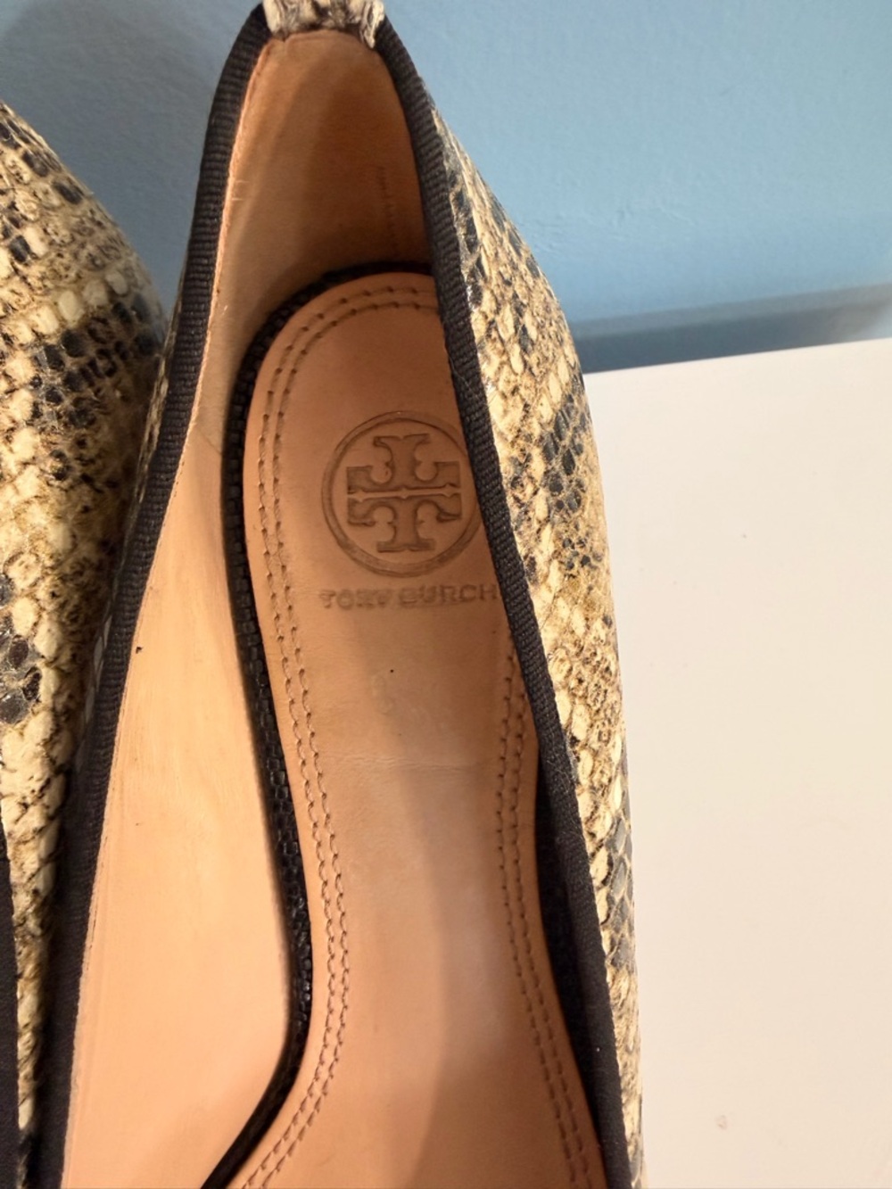 Tory Burch Snakeskin Cap Toe Heels | Gold Logo | Size 9.5M - Picture 5 of 10